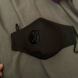 Face mask with filter and adjustable ear strap